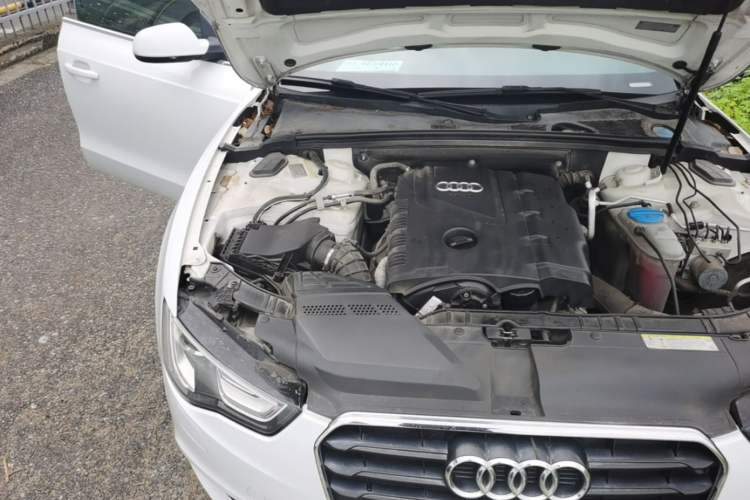 Used Audi A5 2012 2.0TFSI Sportback Engine Bay Right