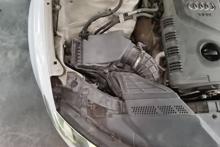 Used Audi A5 2012 2.0TFSI Coupe Engine Bay Right