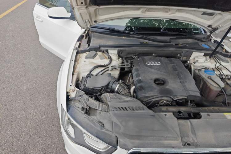 Used Audi A5 2012 2.0TFSI Sportback Engine Bay Right
