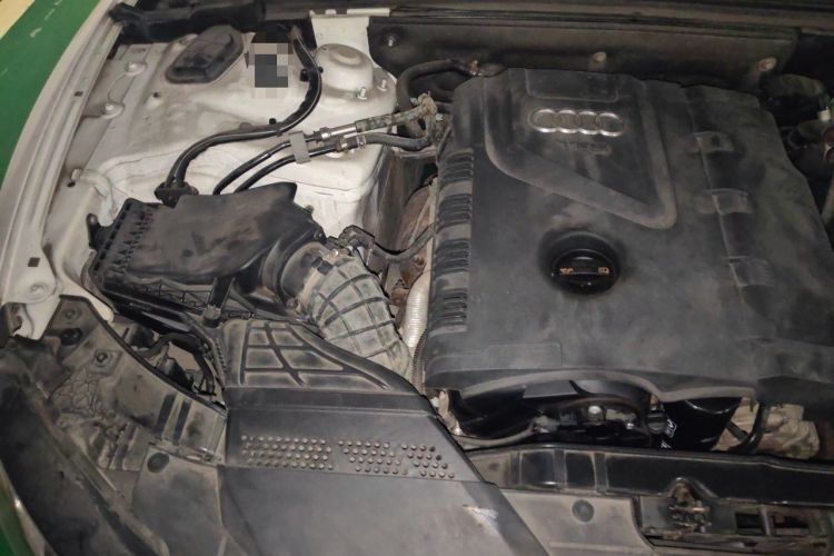 Used Audi A5 2012 2.0TFSI Cabriolet Engine Bay Right