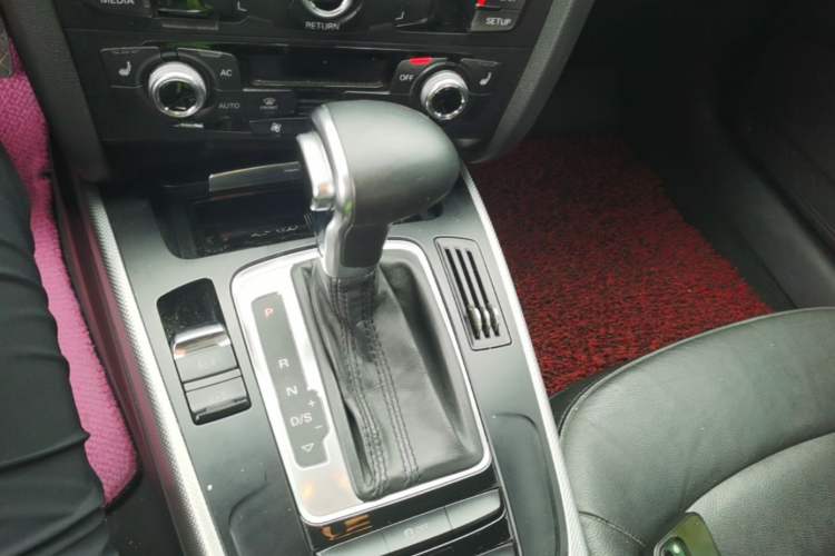 Used Audi A5 2012 2.0TFSI Sportback Gear Lever