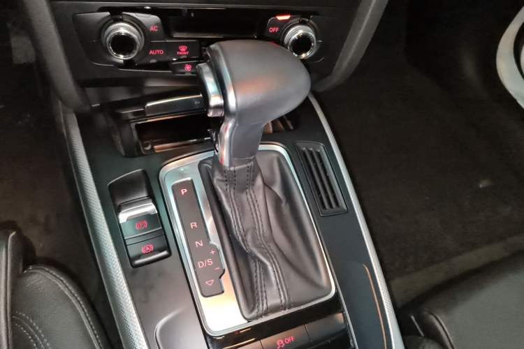 Used Audi A5 2012 2.0TFSI Coupe Gear Lever