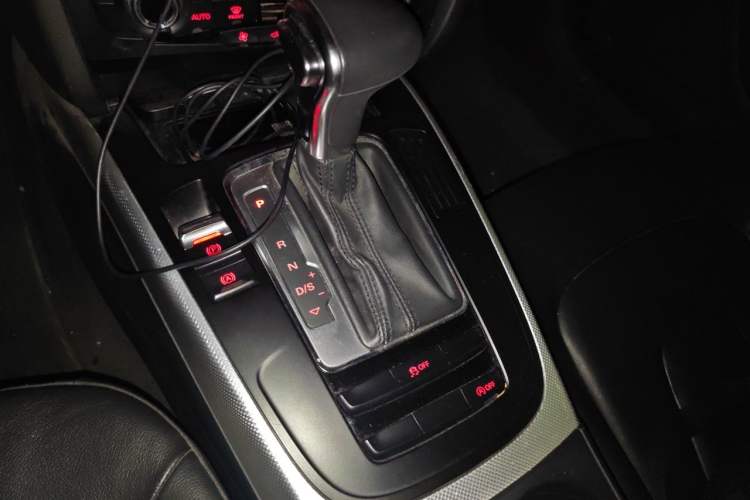 Used Audi A5 2012 2.0TFSI Cabriolet Gear Lever
