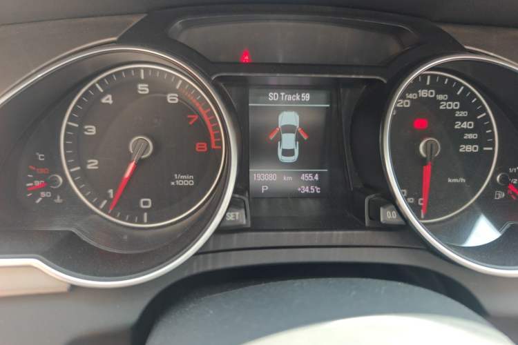 Used Audi A5 2012 2.0TFSI Coupe quattro Odometer Close Up