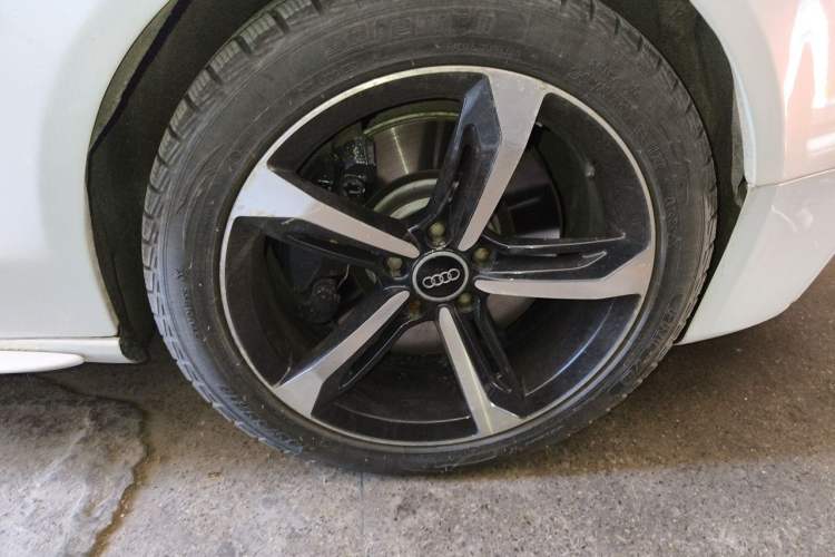 Used Audi A5 2012 3.0TFSI Sportback quattro Right Front Wheel Hub