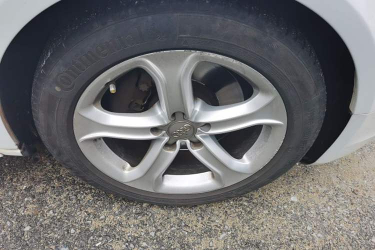 Used Audi A5 2012 2.0TFSI Sportback Right Front Wheel Hub