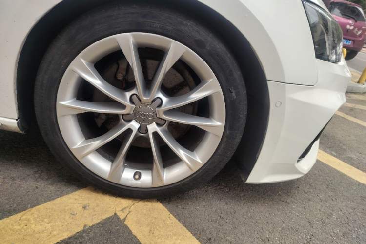 Used Audi A5 2012 2.0TFSI Sportback quattro Right Front Wheel Hub