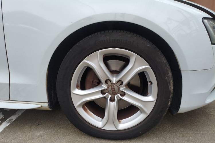 Used Audi A5 2012 2.0TFSI Coupe Right Front Wheel Hub
