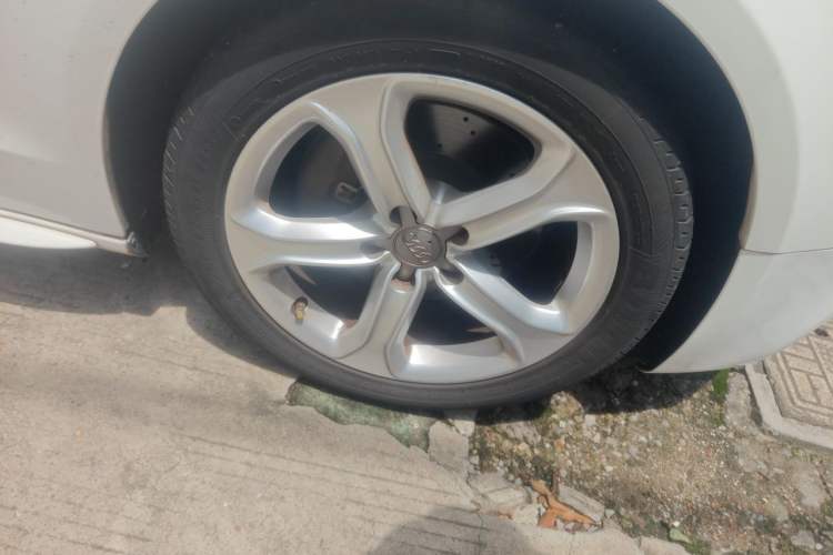 Used Audi A5 2012 2.0TFSI Coupe quattro Right Front Wheel Hub
