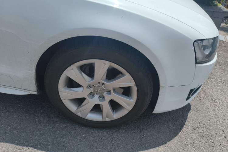 Used Audi A5 2012 2.0TFSI Coupe Right Front Wheel Hub