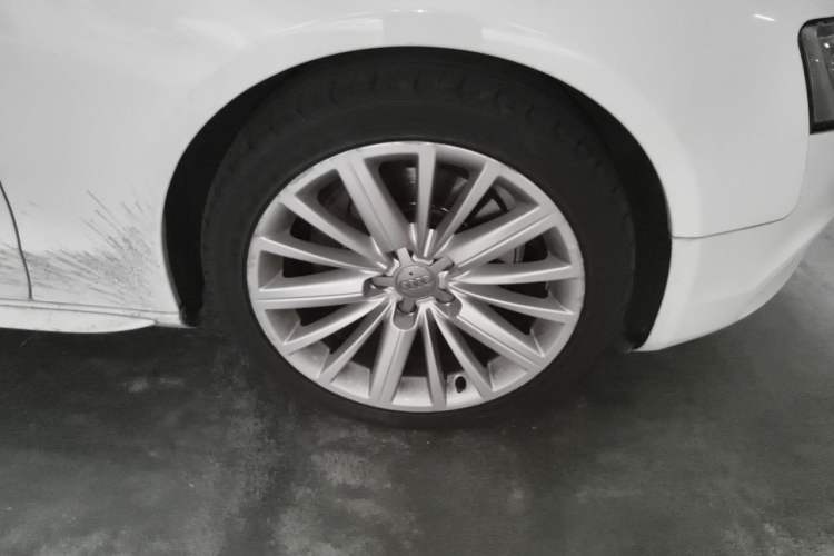 Used Audi A5 2012 2.0TFSI Coupe Right Front Wheel Hub