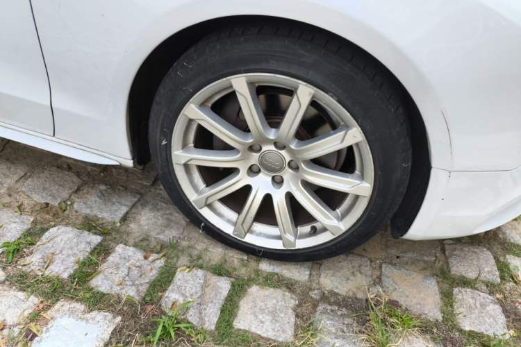 Used Audi A5 2012 2.0TFSI Sportback quattro Right Front Wheel Hub