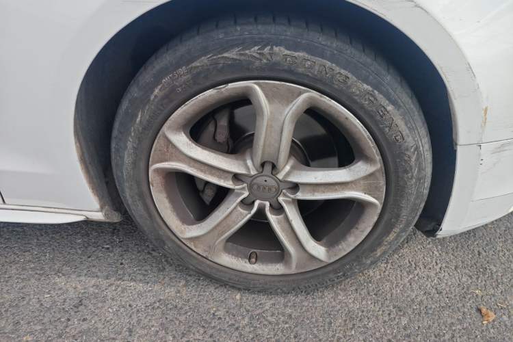 Used Audi A5 2012 2.0TFSI Sportback Right Front Wheel Hub