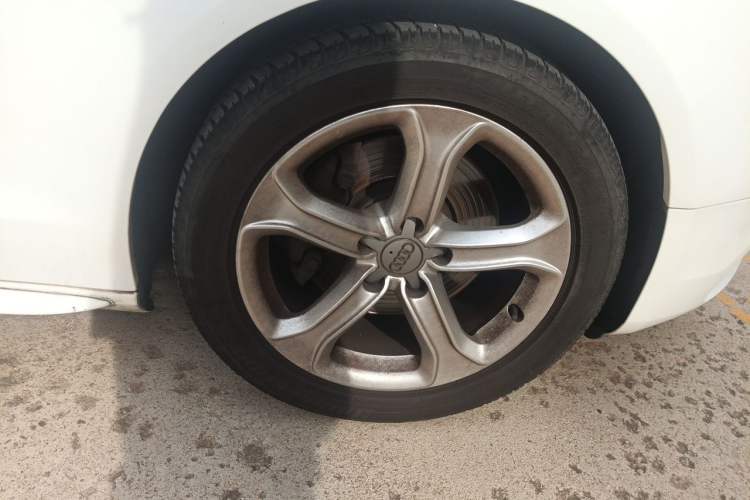 Used Audi A5 2012 2.0TFSI Coupe Right Front Wheel Hub