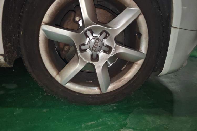 Used Audi A5 2012 2.0TFSI Cabriolet Right Front Wheel Hub
