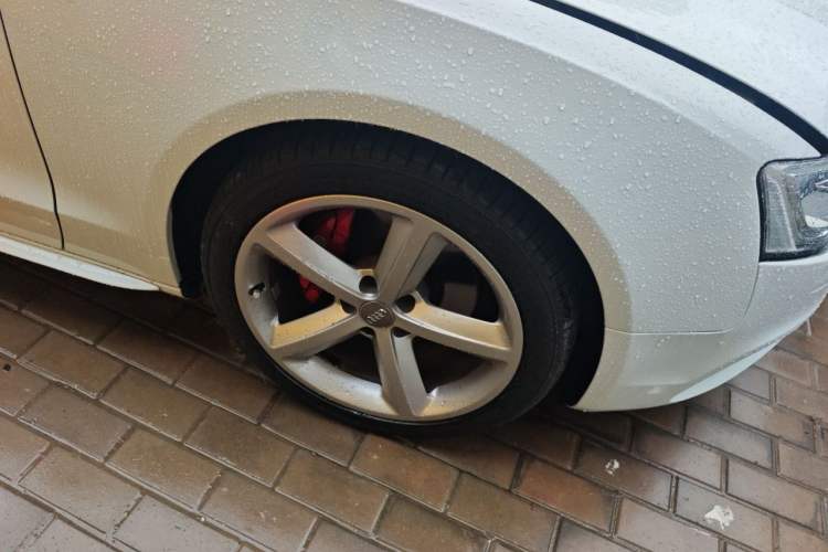 Used Audi A5 2012 2.0TFSI Sportback Right Front Wheel Hub