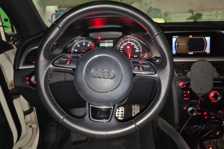 Used Audi A5 2012 2.0TFSI Cabriolet Steering Wheel