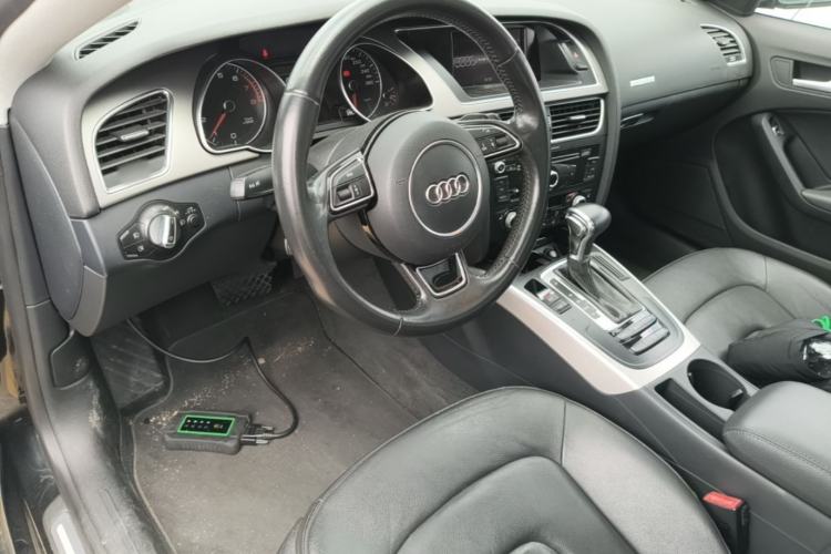 Used Audi A5 2013 Sportback 40 TFSI Center Console