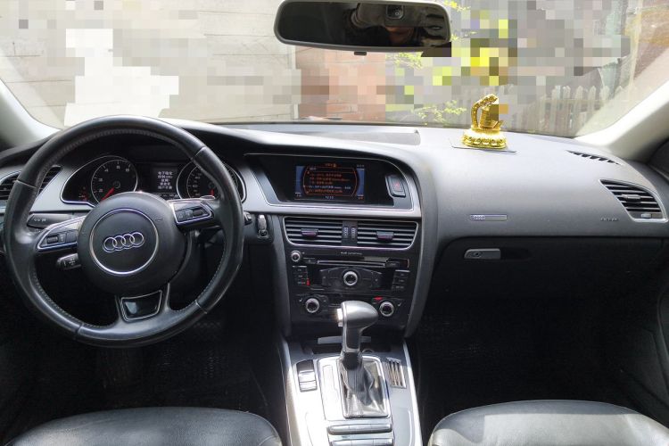 Used Audi A5 2013 Sportback 40 TFSI Center Console