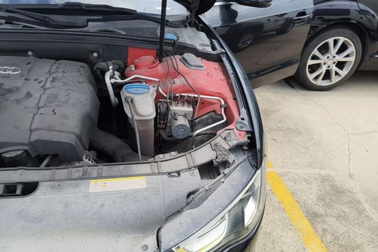 Used Audi A5 2013 Sportback 40 TFSI Engine Bay Left