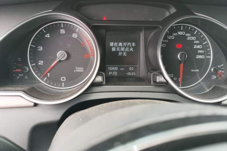 Used Audi A5 2013 Sportback 40 TFSI Odometer Close Up
