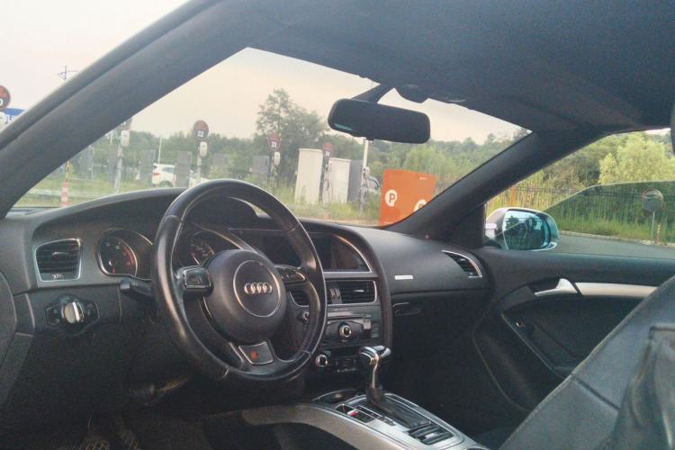 Used Audi A5 2013 Cabriolet 40 TFSI quattro Center Console