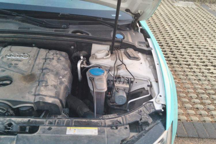 Used Audi A5 2013 Cabriolet 40 TFSI quattro Engine Bay Left