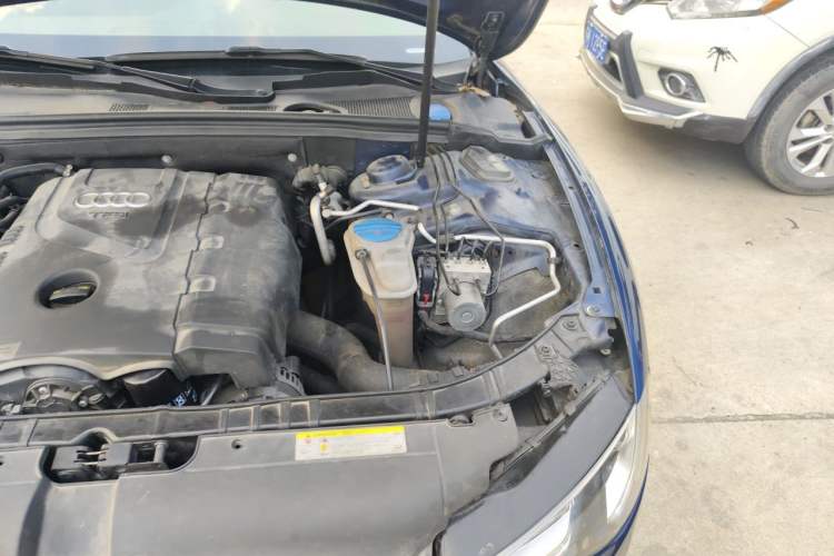 Used Audi A5 2013 Sportback 40 TFSI Engine Bay Left
