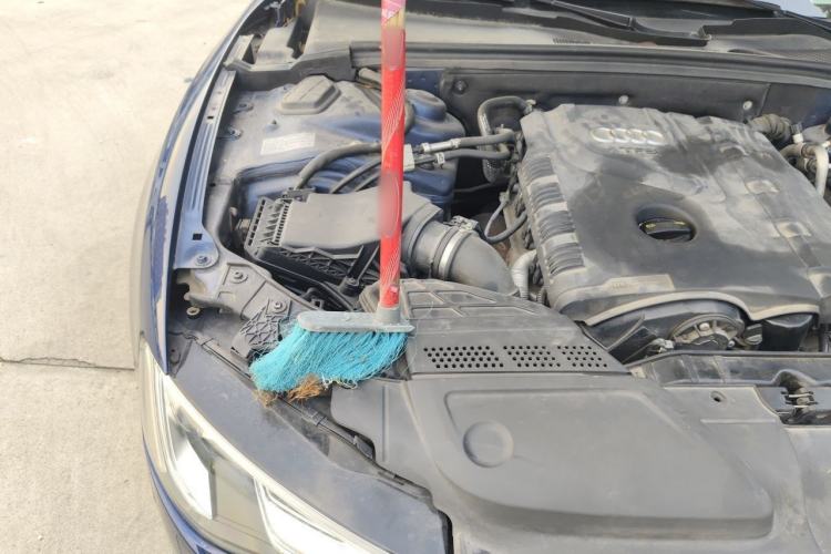 Used Audi A5 2013 Sportback 40 TFSI Engine Bay Right