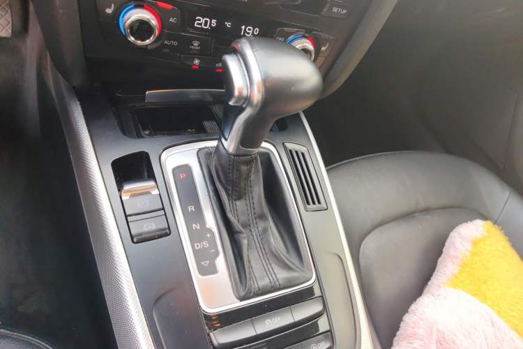 Used Audi A5 2013 Sportback 40 TFSI Gear Lever
