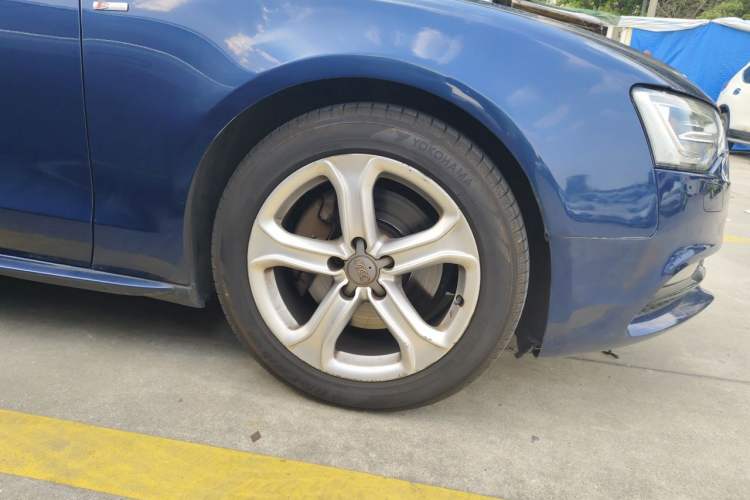 Used Audi A5 2013 Sportback 40 TFSI Right Front Wheel Hub