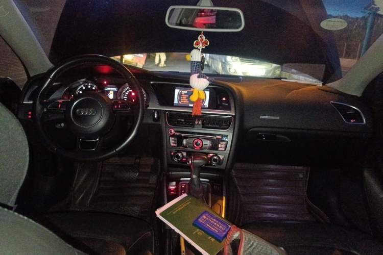 Used Audi A5 2013 Sportback 40 TFSI Center Console