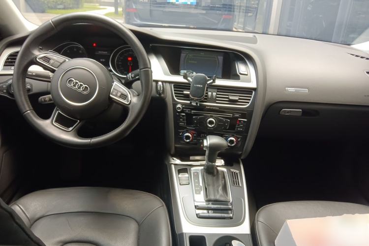 Used Audi A5 2013 Sportback 40 TFSI Center Console
