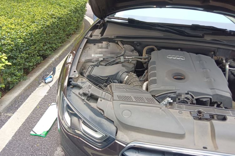 Used Audi A5 2013 Sportback 40 TFSI Engine Bay Right