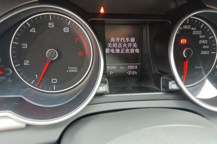 Used Audi A5 2013 Sportback 40 TFSI Odometer Close Up