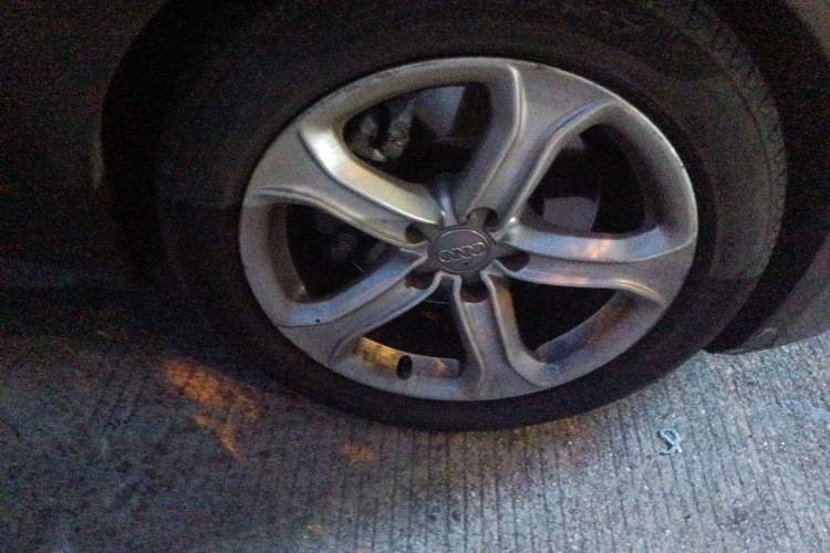 Used Audi A5 2013 Sportback 40 TFSI Right Front Wheel Hub