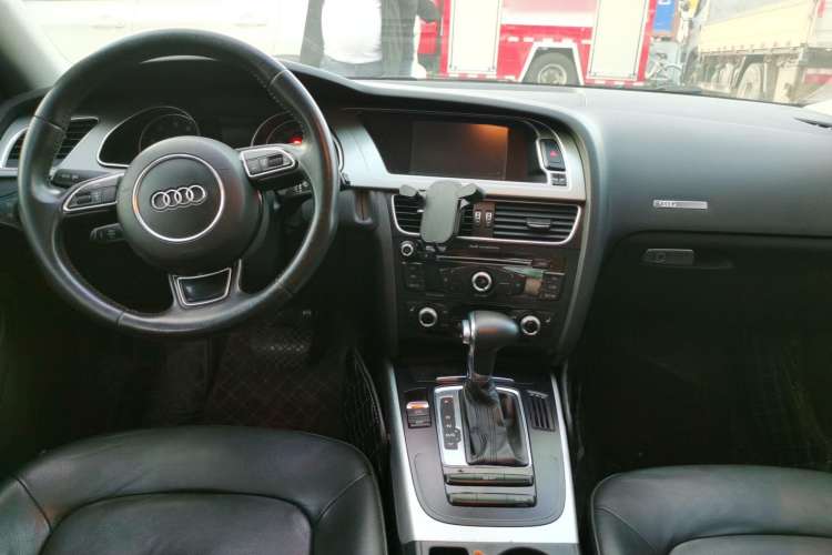 Used Audi A5 2013 Sportback 40 TFSI Fashion Edition Center Console