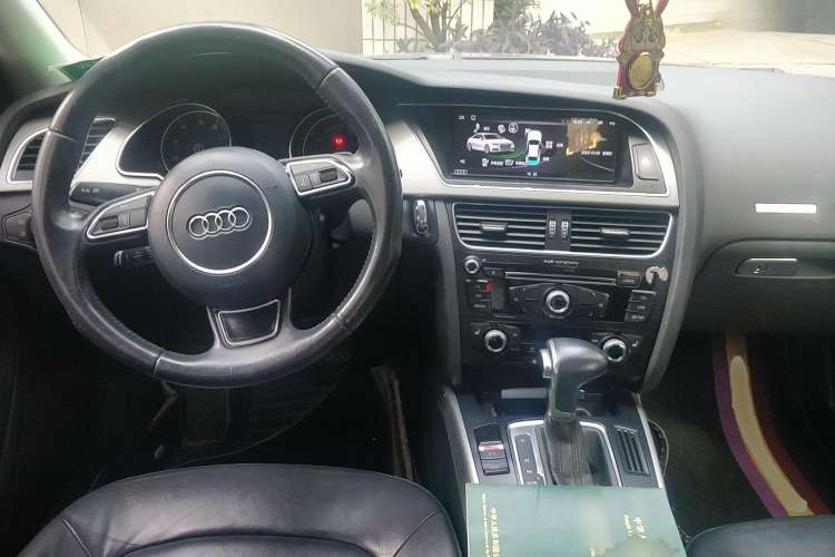 Used Audi A5 2013 Sportback 40 TFSI Center Console