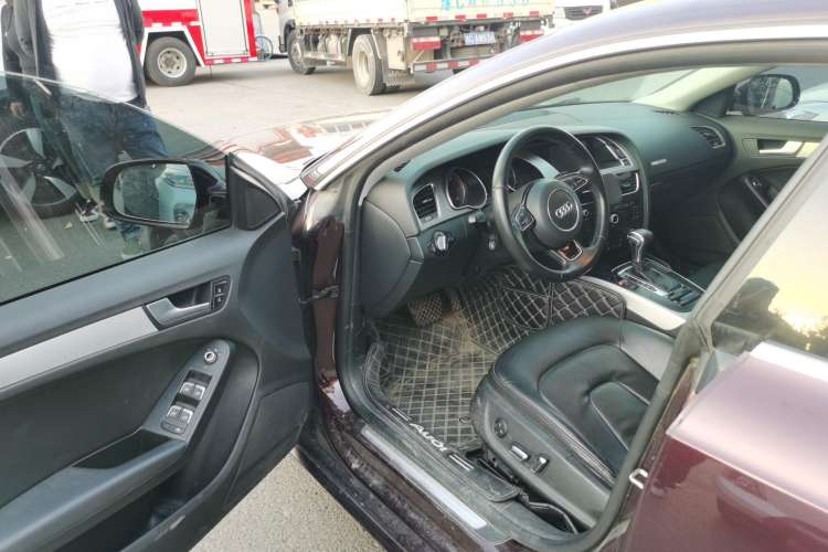 Used Audi A5 2013 Sportback 40 TFSI Fashion Edition Driver Seat