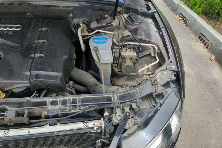 Used Audi A5 2013 Sportback 40 TFSI Engine Bay Left