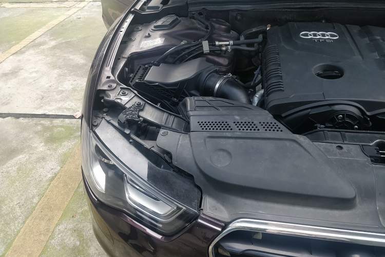 Used Audi A5 2013 Sportback 40 TFSI Engine Bay Right