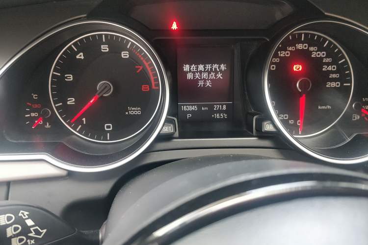 Used Audi A5 2013 Sportback 40 TFSI Odometer Close Up