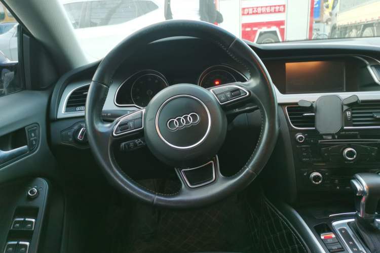 Used Audi A5 2013 Sportback 40 TFSI Fashion Edition Steering Wheel