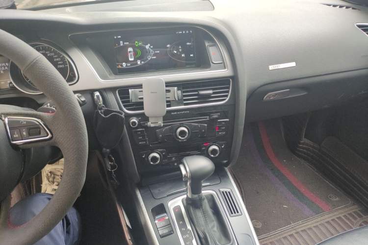 Used Audi A5 2013 Cabriolet 40 TFSI Audio And AC Panel