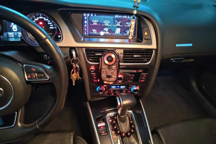 Used Audi A5 2013 Coupe 40 TFSI Audio And AC Panel