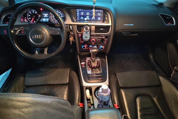Used Audi A5 2013 Coupe 40 TFSI Center Console
