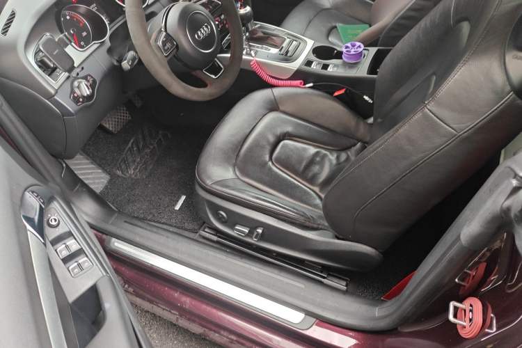 Used Audi A5 2013 Cabriolet 40 TFSI Driver Seat