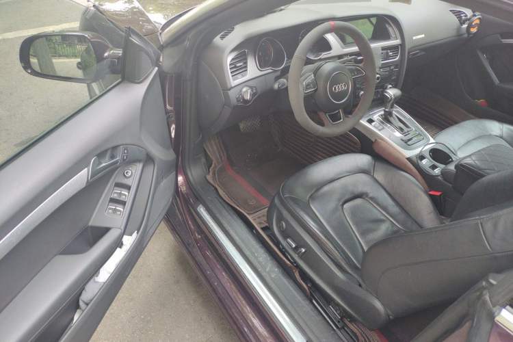 Used Audi A5 2013 Cabriolet 40 TFSI Driver Seat