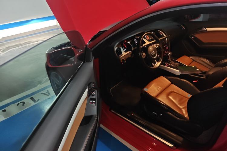 Used Audi A5 2013 Coupe 40 TFSI Driver Seat