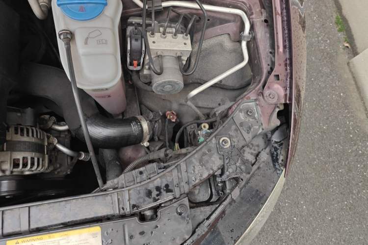 Used Audi A5 2013 Cabriolet 40 TFSI Engine Bay Left